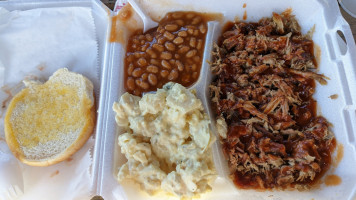 Henry's Bbq food