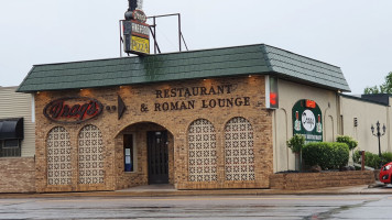 Drag's Roman Lounge outside