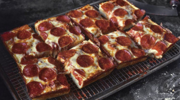 Jet's Pizza food