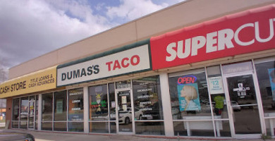 Dumas's Tacos outside