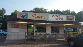 Big Mike's Burger Shoppe outside