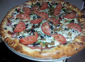 Starvin Marvin's Pizza food