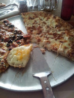 Starvin Marvin's Pizza food