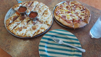 Chaney's Pizza food