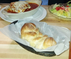 Pizzeli's Italian Oven food