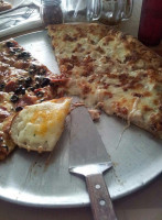 Starvin Marvins Pizza food