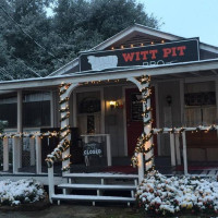 Witt Pit Bbq outside