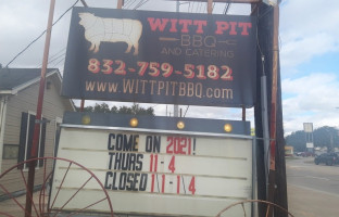 Witt Pit Bbq outside