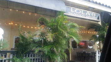 Lola's Seafood Eatery inside