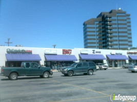 Amigos Chicago Pizza outside