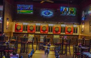 Hotshots Sports Grill inside