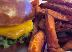 Boatyard At Buckeye Lake food