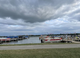 Boatyard At Buckeye Lake food