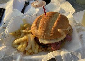 Boatyard At Buckeye Lake food