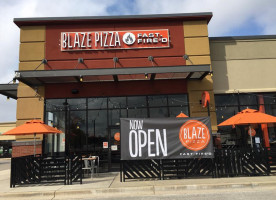 Blaze Pizza outside