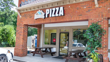 Stone Creek Pizza And Frozen Yogurt outside