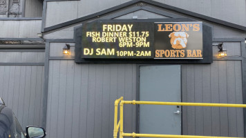 Leons Sports Grill inside