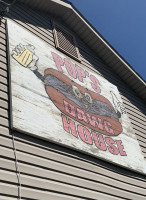 Pop's Dawg House food