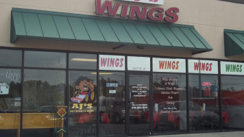 A J's Hotwings To Go inside