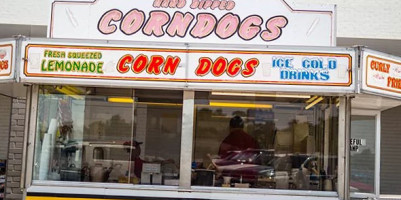 The Bridge City Corndog Stand outside