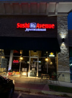 Sushi Avenue outside