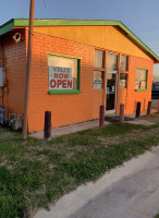 Taqueria Veliz outside