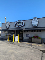 Grebe's Bakery outside