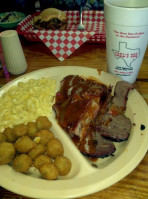 Carl's Bbq food