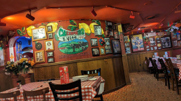 Buca Di Beppo Italian food