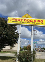 Gus' Hot Dog King outside