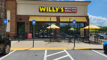 Willy's Mexicana Grill outside