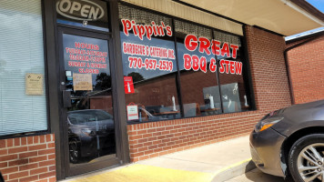 Pippins Barbecue Catering outside