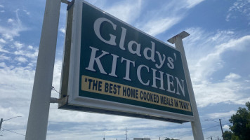 Gladys' Kitchen outside