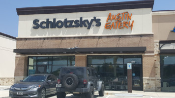 Schlotzsky's Cinnabon outside