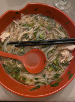 Le's Pho food