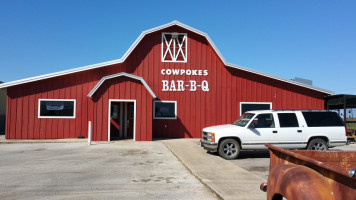 Cowpokes -b-q outside