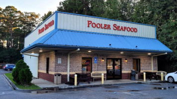 Pooler Seafood inside