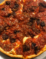 Vero Chicago Pizza food