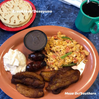 Salvadoreño Mesa Dr Pupusas food