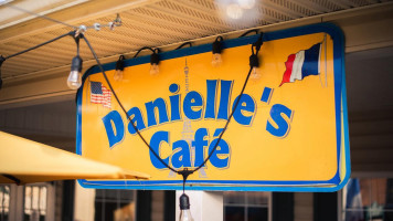 Danielle's Cafe outside