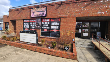 Rock's Famous Bbq outside