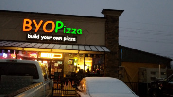 Byopizza outside