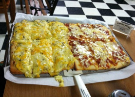 Ferri's Pizza food