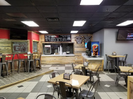 Wize Guyz Grille inside