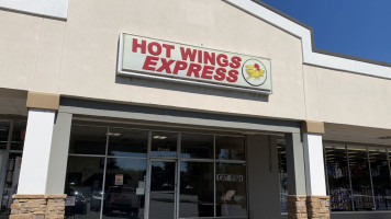 Hot Wings Express inside