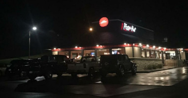 Pizza Hut outside