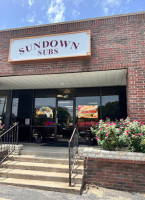 Sundown Subs outside