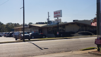 Ricky's Steak And Buffet outside