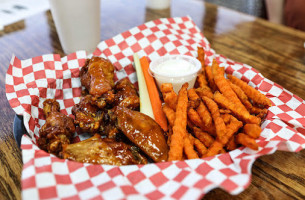 Mack's Wings food