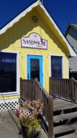 Sandwiche Shoppe outside